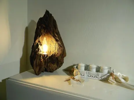 Lampada da tavolo in legno eco design