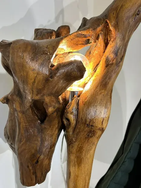 Appendiabiti con lampada legno riciclato