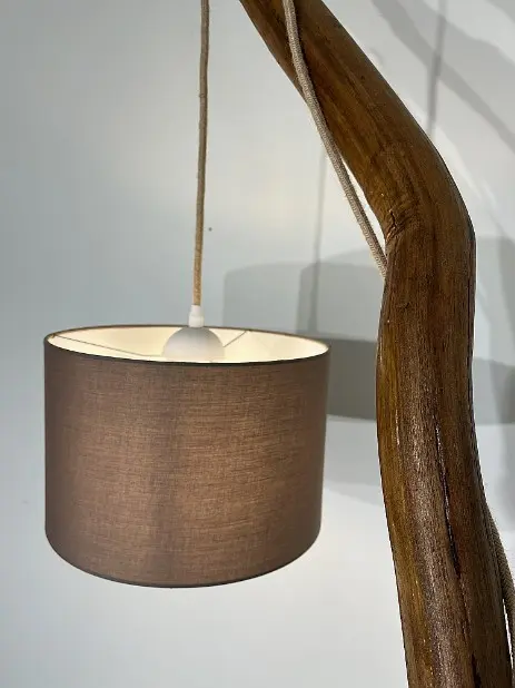 Lampada con paralume legno riciclato